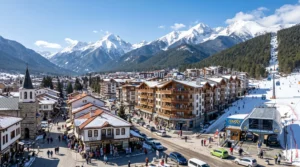 Панорамна гледка към кварталите и имотите в Банско на фона на Пирин планина.