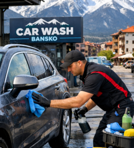Ръчно почистване на автомобил.