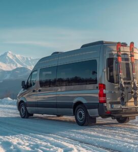 Микробус на Traventuria за трансфер до Банско на фона на заснежената Пирин планина