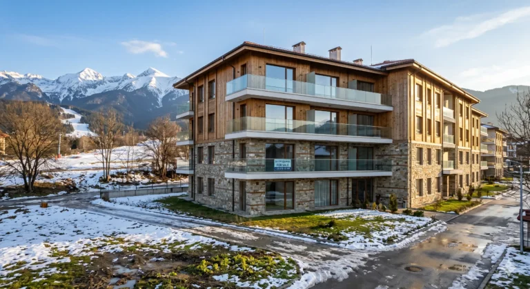 Апартаменти и имоти в Банско пред Пирин планина през 2026 година.